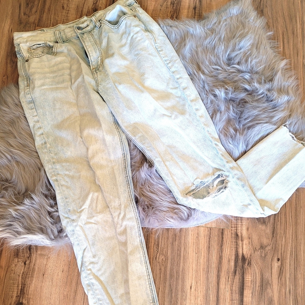 American Eagle Mom Jeans